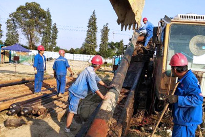 ��Զ�и�ѹȼ���ܵ������괩Խ��������